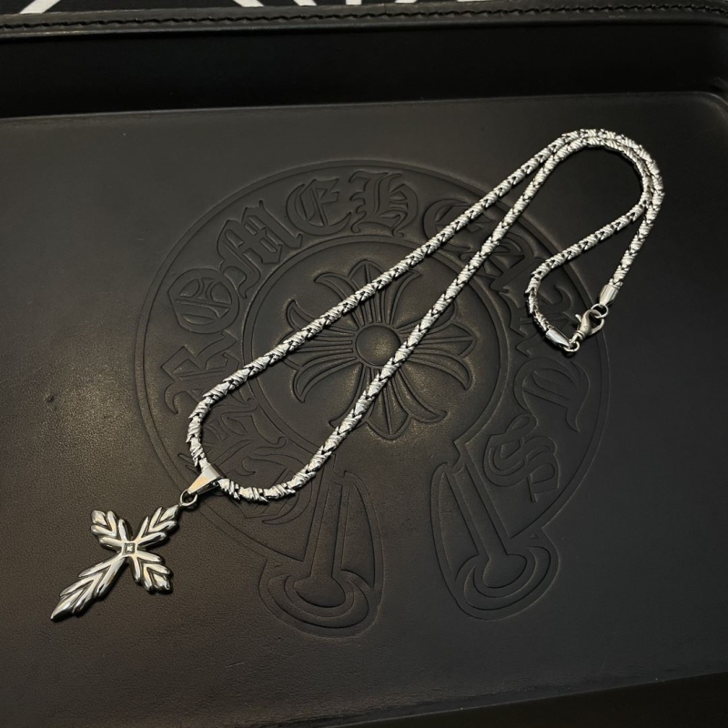 Ch*0me He**ts necklaces
